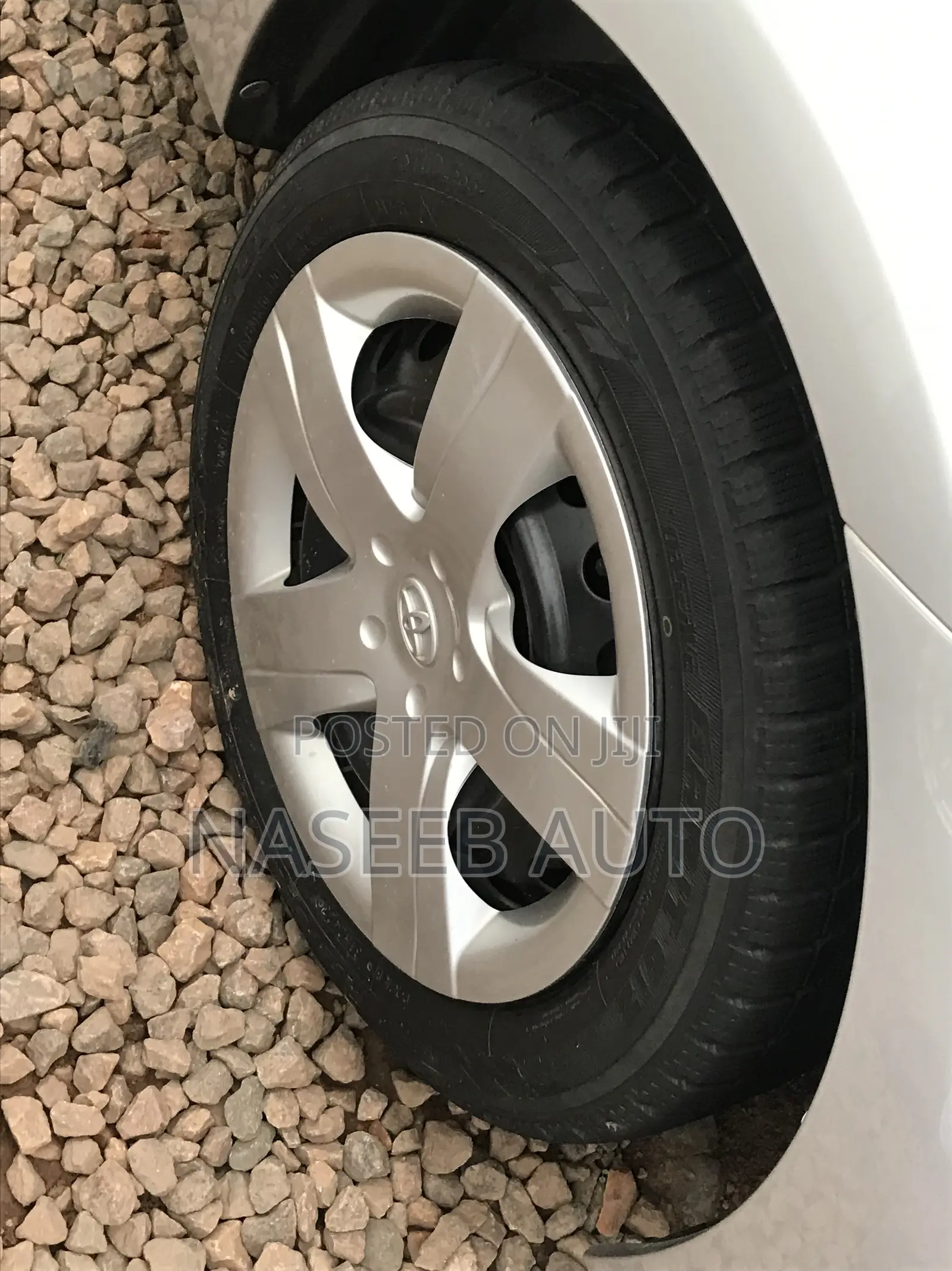 Toyota Ractis 2011 Silver