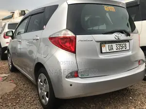 Toyota Ractis 2011 Silver