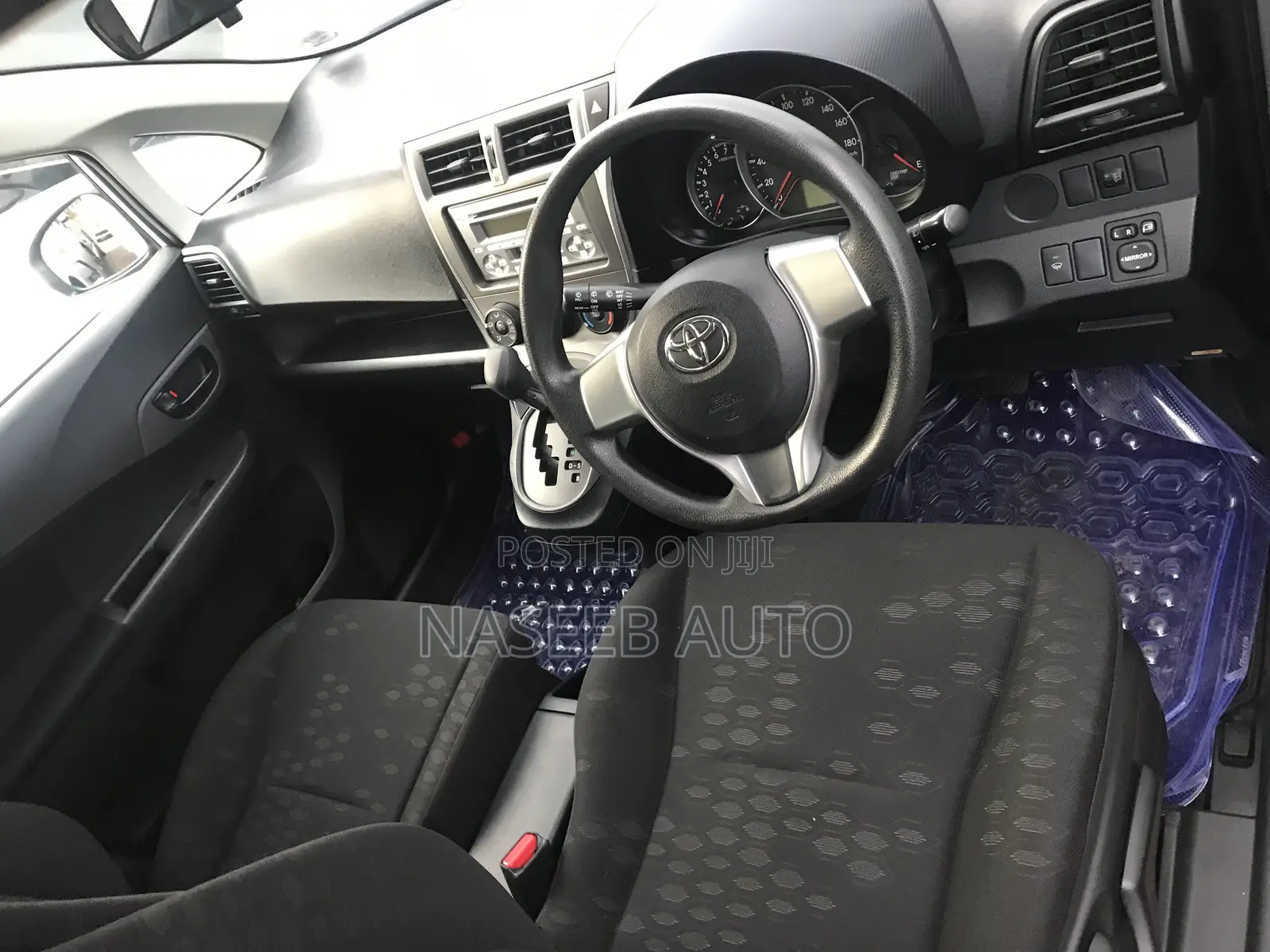 Toyota Ractis 2011 Silver