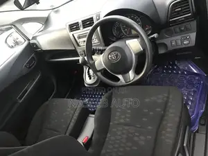 Toyota Ractis 2011 Silver