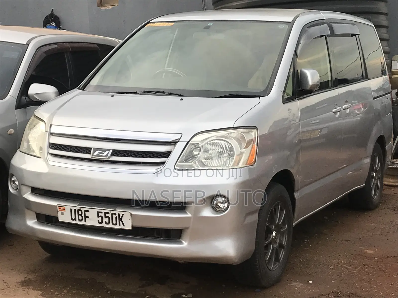 Toyota Noah 2006 Silver