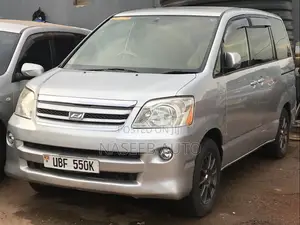 Toyota Noah 2006 Silver