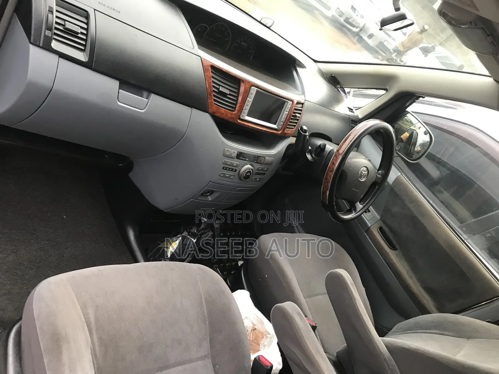 Toyota Noah 2006 Silver