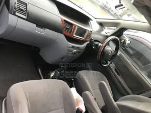Toyota Noah 2006 Silver