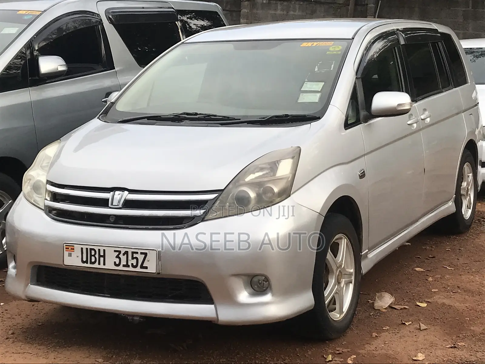 Toyota ISIS 2008 Silver