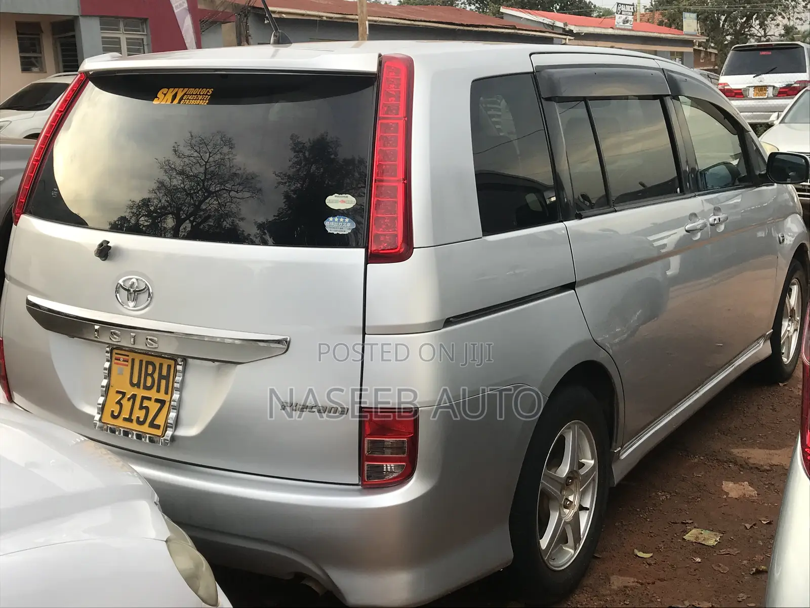 Toyota ISIS 2008 Silver