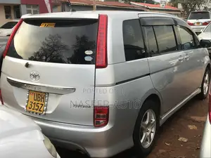 Toyota ISIS 2008 Silver