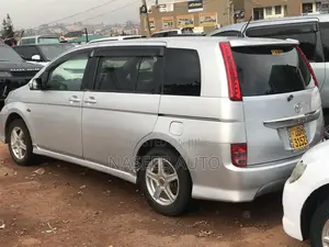 Toyota ISIS 2008 Silver