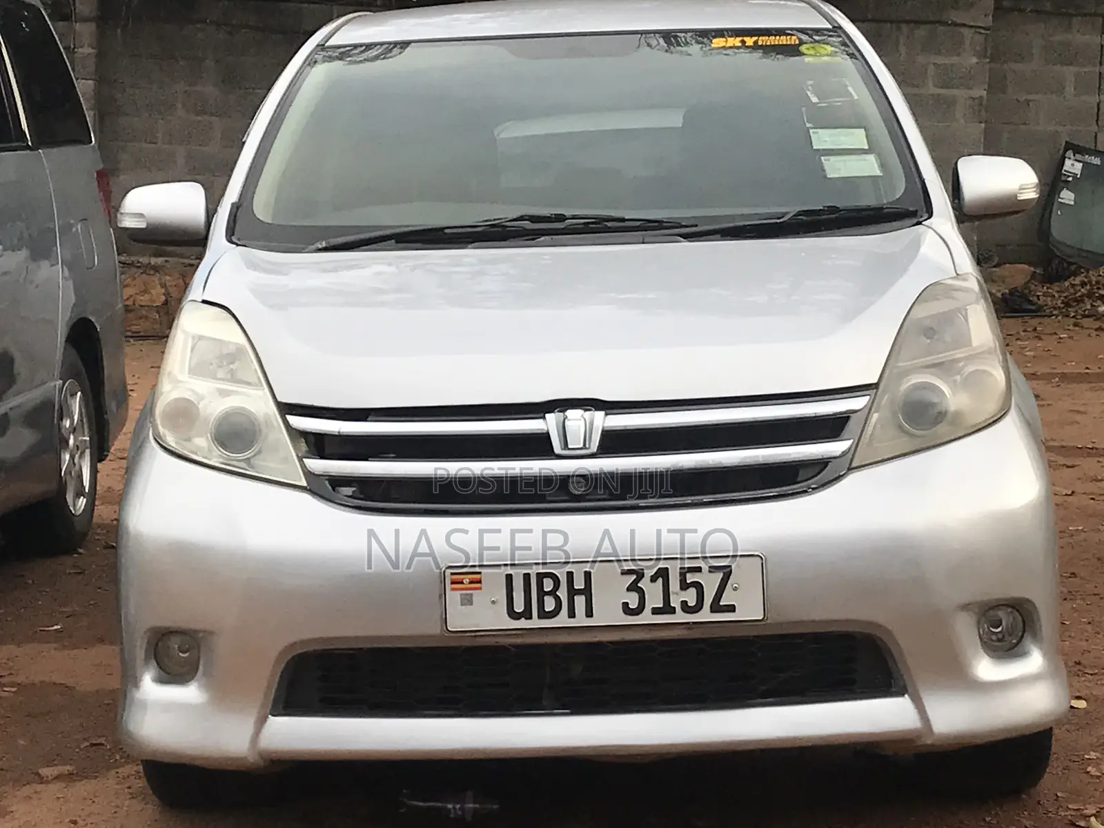 Toyota ISIS 2008 Silver