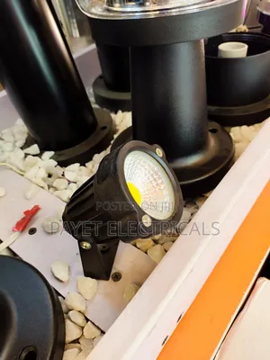 Simple Outdoor Garden Light