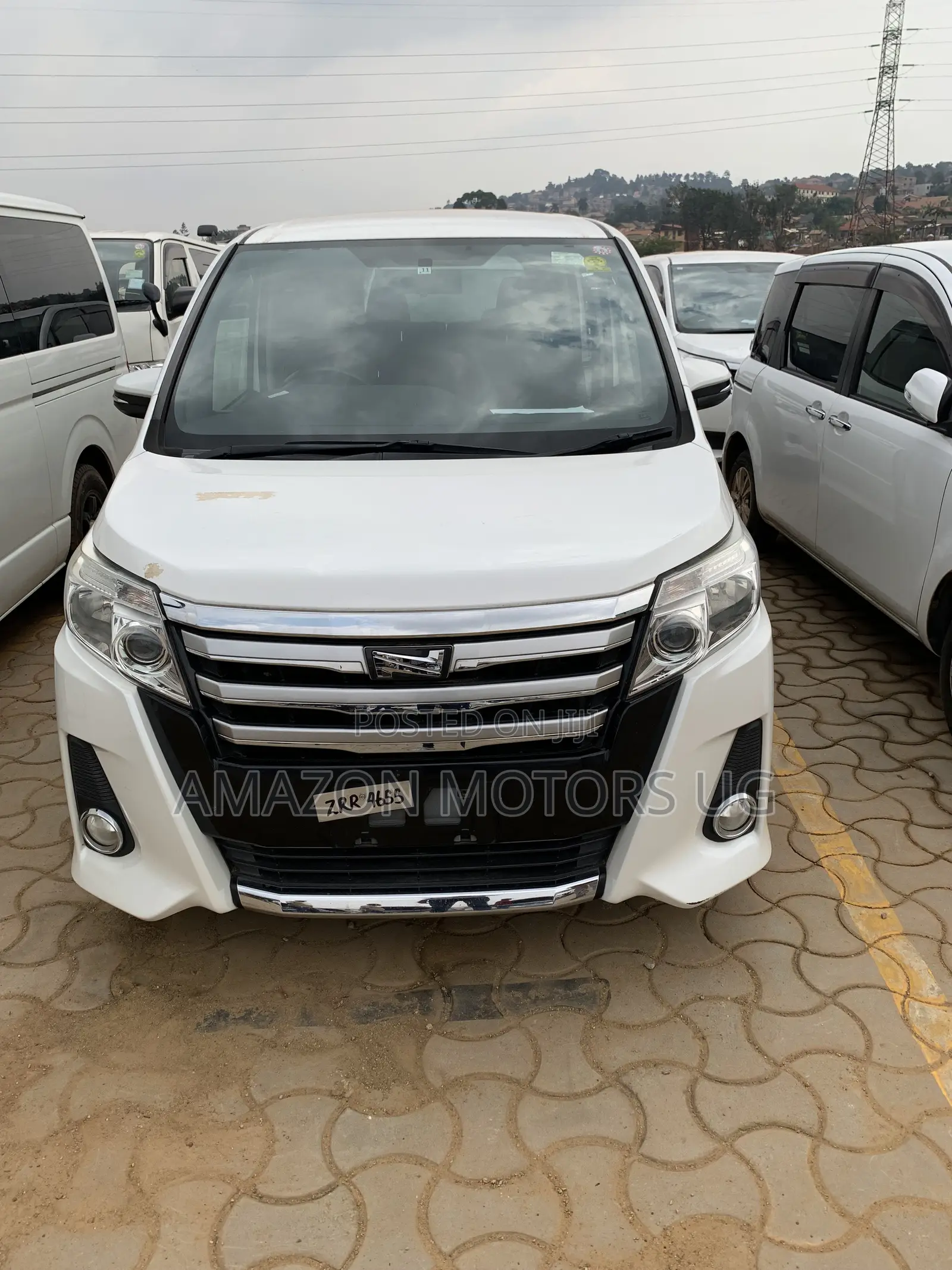 Toyota Noah 2.0 AWD (7 Seater) 2015 White
