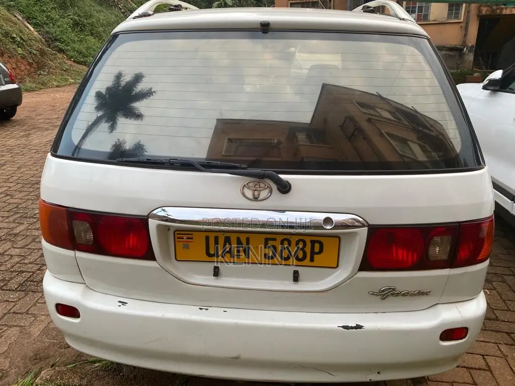 Toyota Ipsum 2000 White