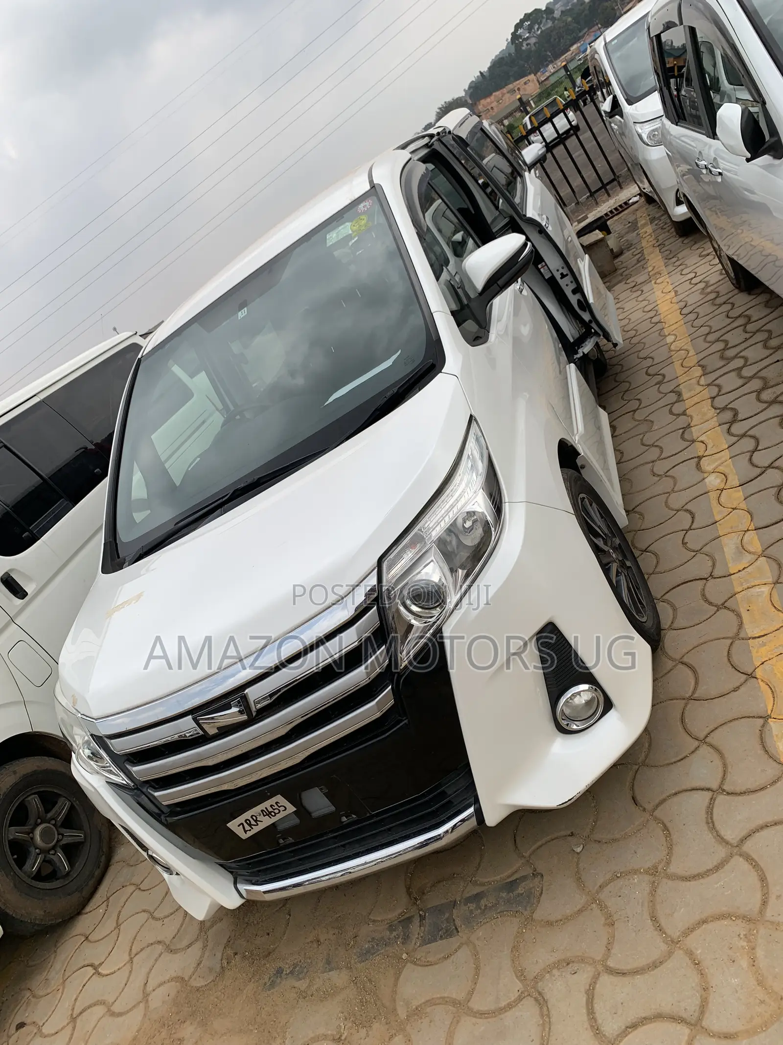 Toyota Noah 2.0 AWD (7 Seater) 2015 White