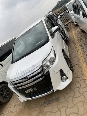 Toyota Noah 2.0 AWD (7 Seater) 2015 White