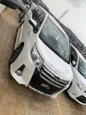 Toyota Noah 2.0 AWD (7 Seater) 2015 White