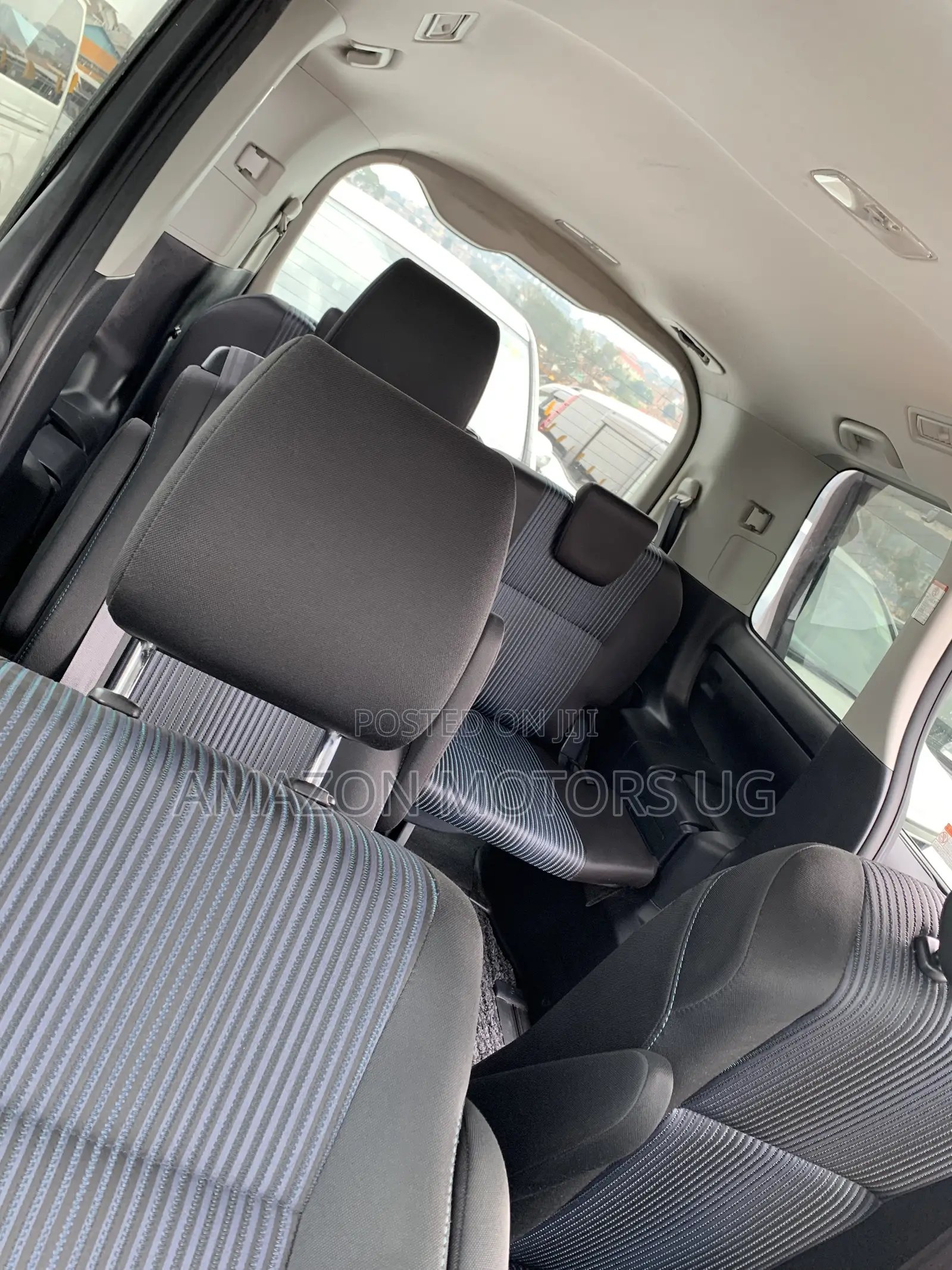 Toyota Noah 2.0 AWD (7 Seater) 2015 White