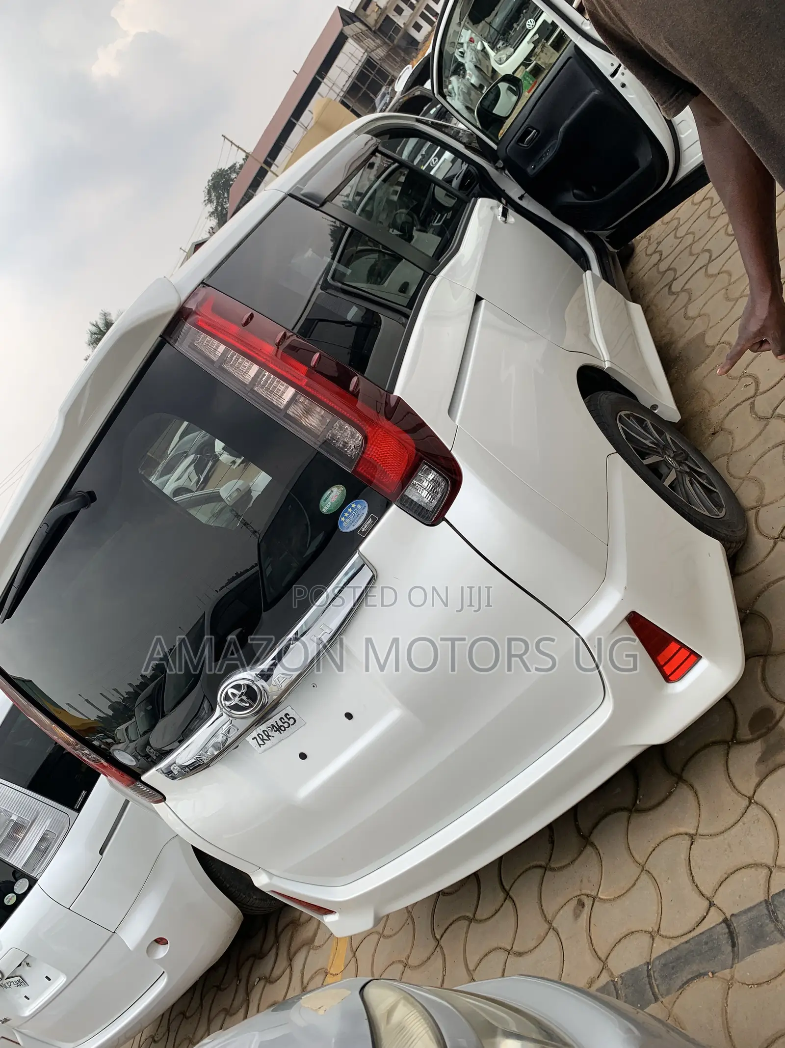 Toyota Noah 2.0 AWD (7 Seater) 2015 White