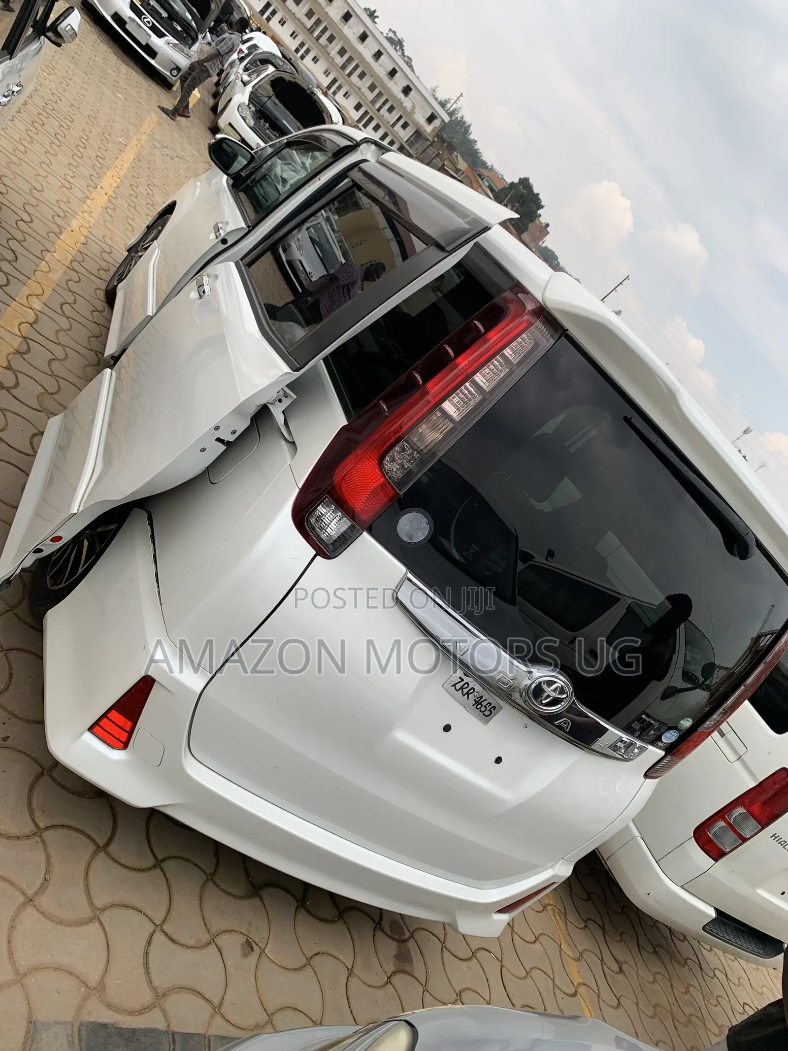 Toyota Noah 2.0 AWD (7 Seater) 2015 White