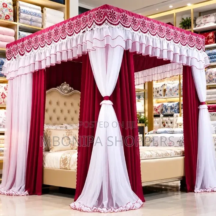 Luxury 4-Poster Bed Canopy With Burgundy White Lace Curtains