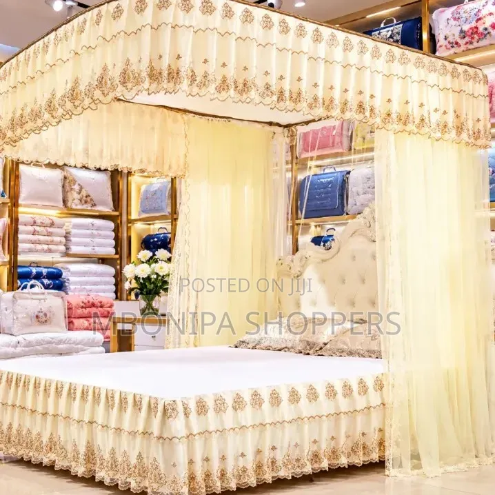 Luxury Cream 2-Poster Bed Canopy With Embroidered Lace Bedding Set