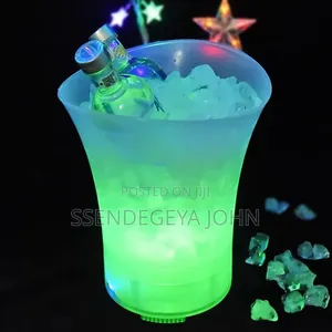 This White, Luminous Ice Bucket