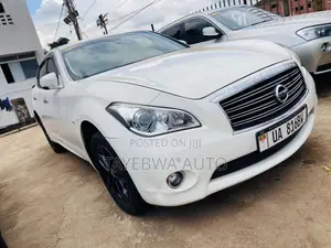 Nissan Fuga 2012