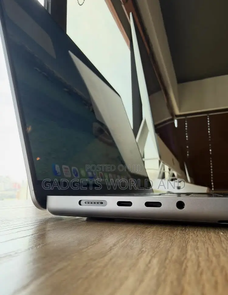 New Laptop Apple MacBook Pro 2023 M2 Pro 16GB Apple M2 SSD 1T
