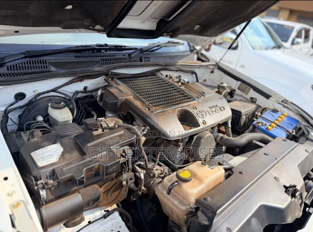 Toyota Land Cruiser Prado 2009 White