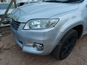 Toyota Vanguard 2011 Silver