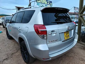 Toyota Vanguard 2011 Silver