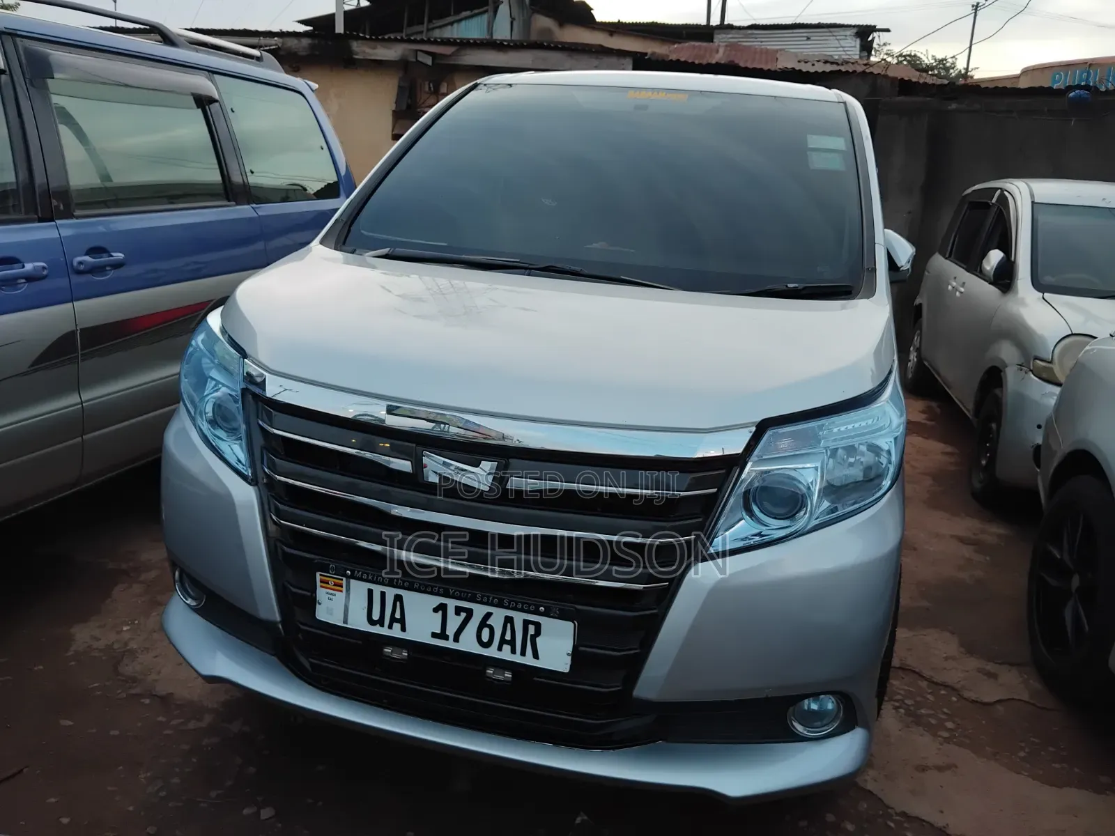 Toyota Noah 2015 Gray