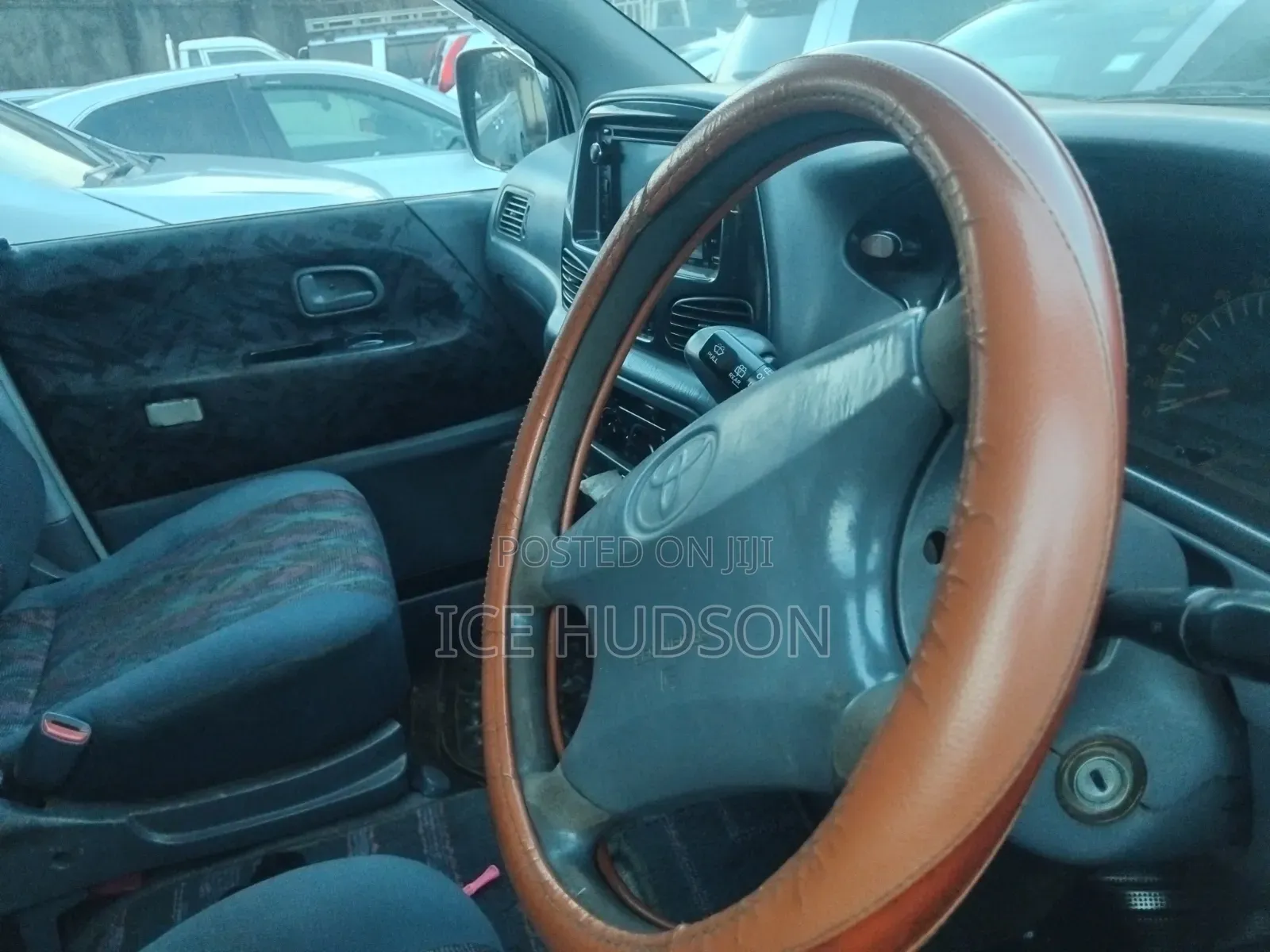 Toyota Noah 2001