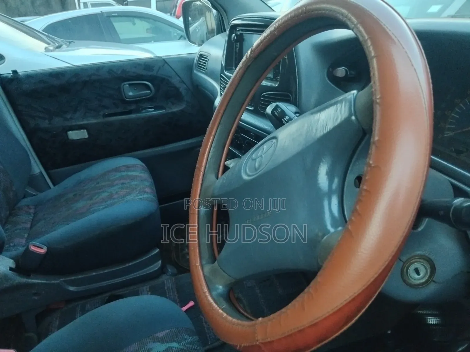 Toyota Noah 2001