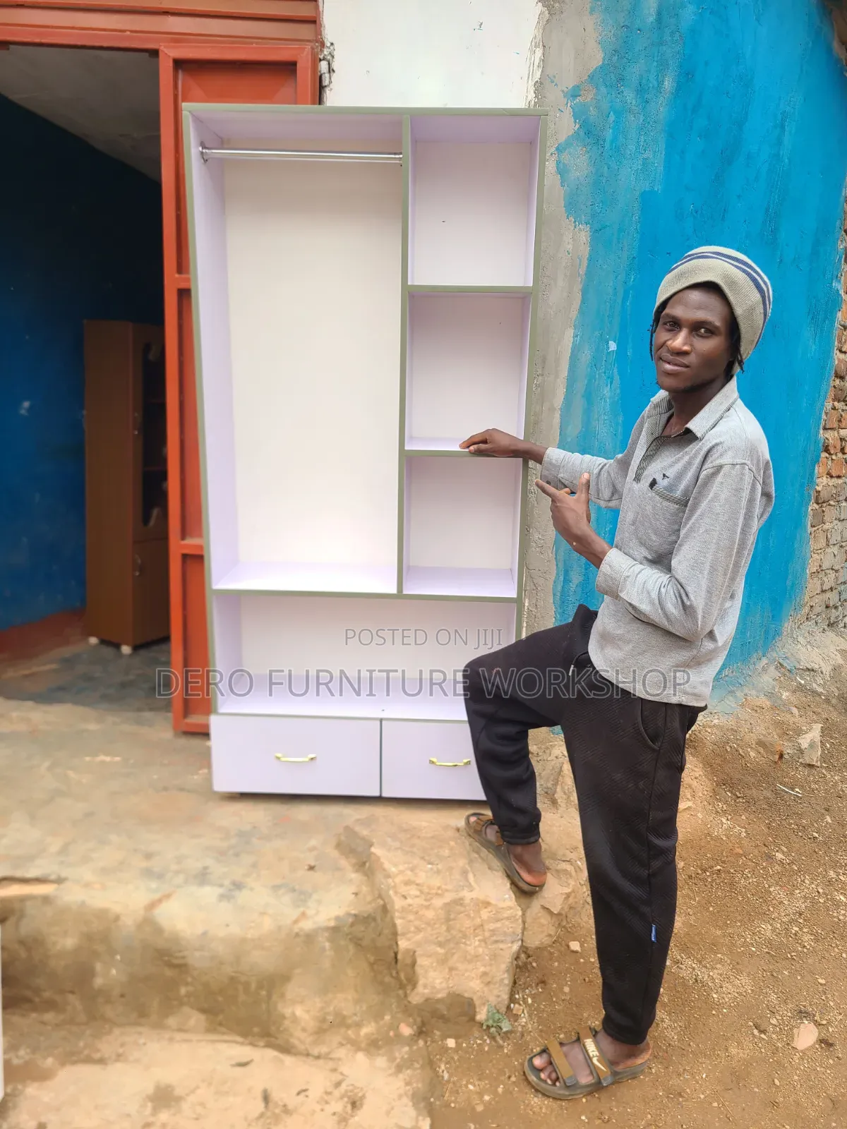 Simple Wardrobe With Drawer