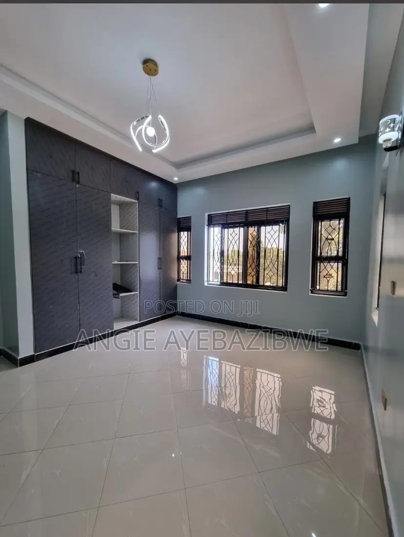 Furnished 6bdrm House in Kira for sale