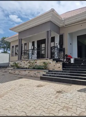 Furnished 6bdrm House in Kira for sale