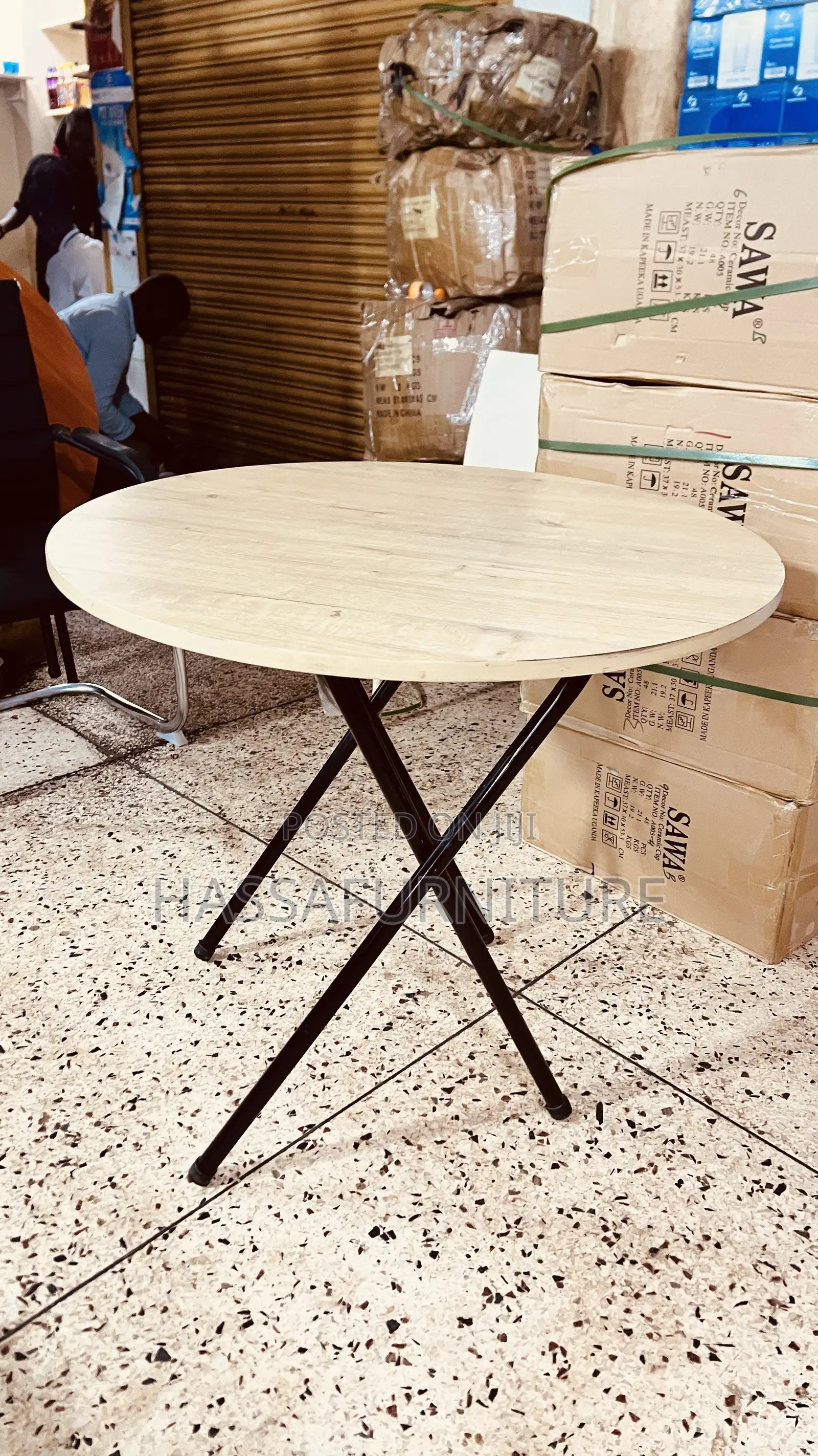 Foldable Round Table for the Bar and Restaurant
