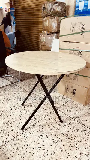 Foldable Round Table for the Bar and Restaurant