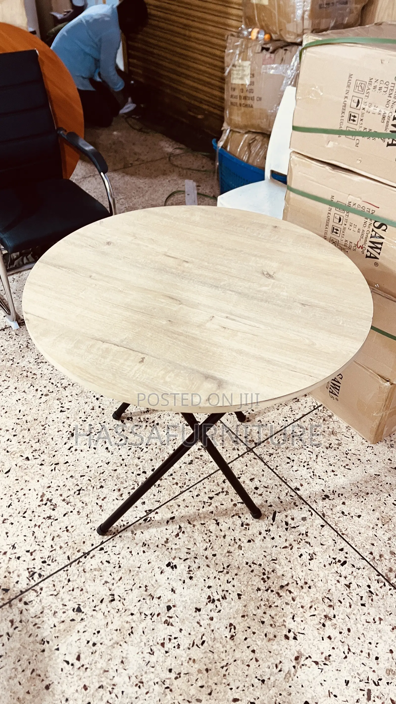 Foldable Round Table for the Bar and Restaurant