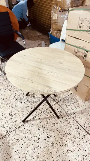 Foldable Round Table for the Bar and Restaurant