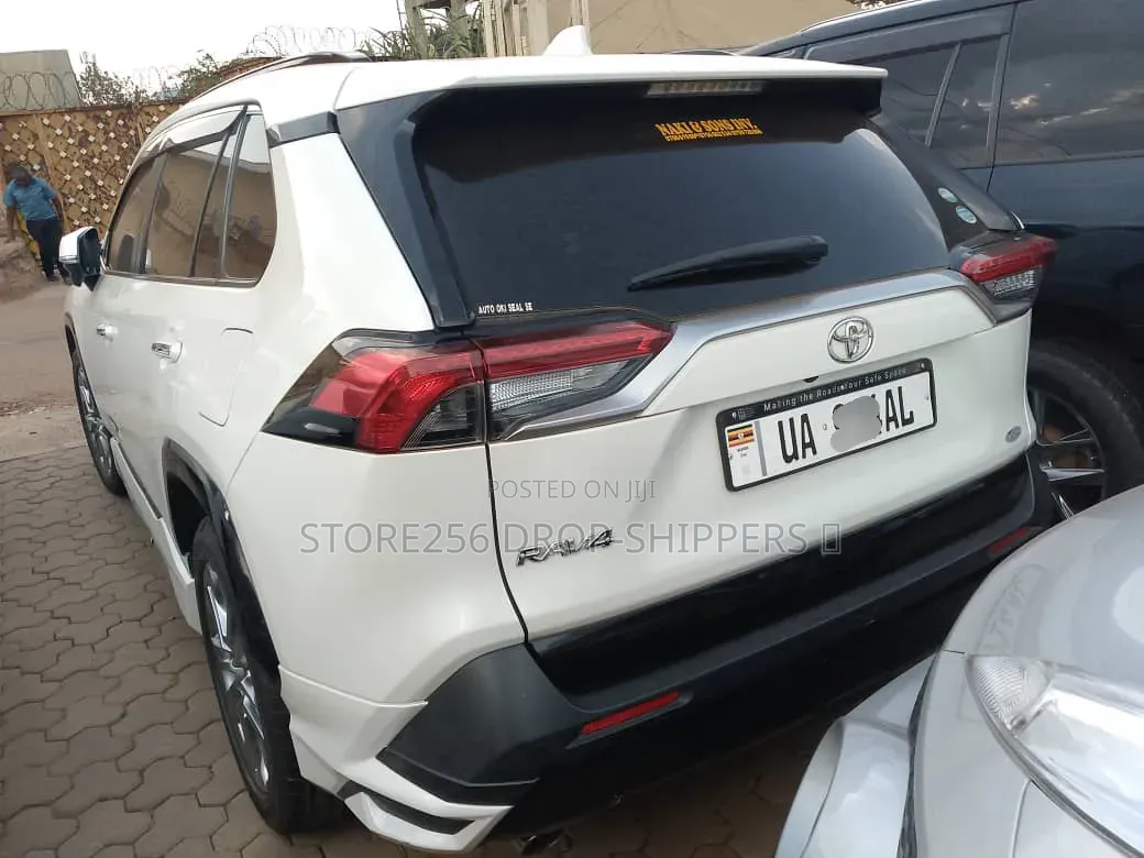 Toyota RAV4 XLE Premium FWD 2019 White