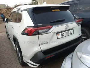 Toyota RAV4 XLE Premium FWD 2019 White