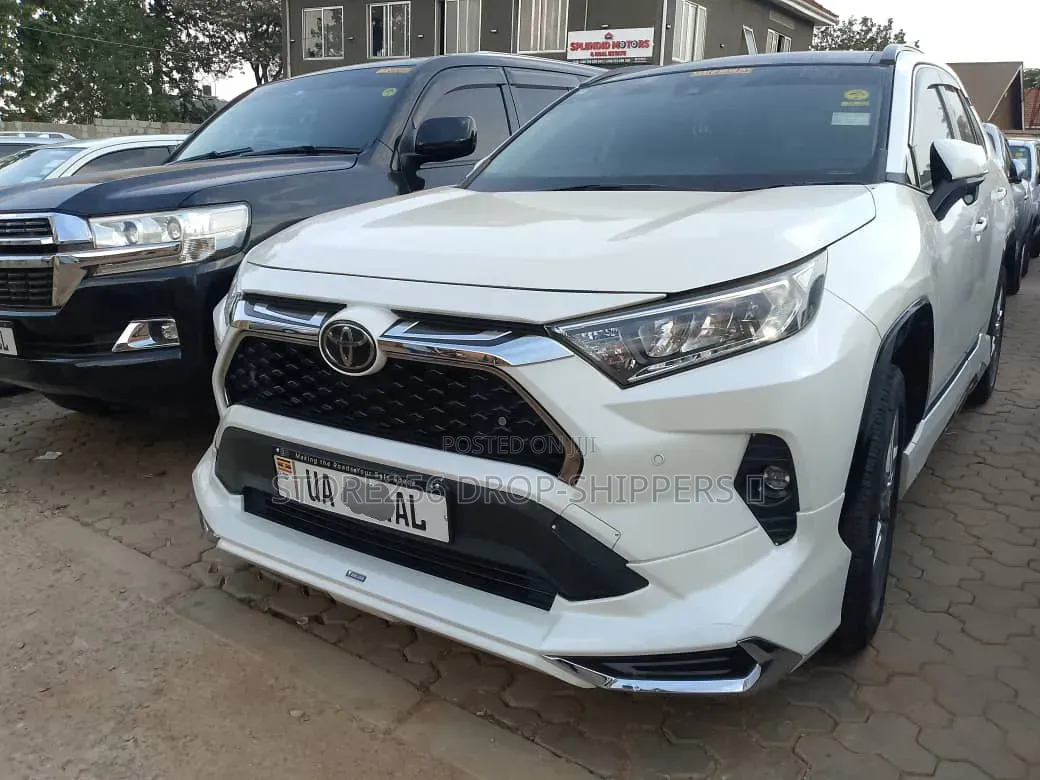Toyota RAV4 XLE Premium FWD 2019 White