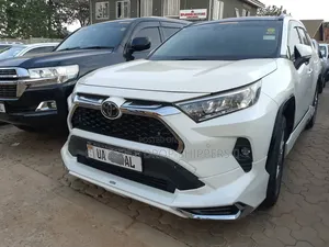 Toyota RAV4 XLE Premium FWD 2019 White