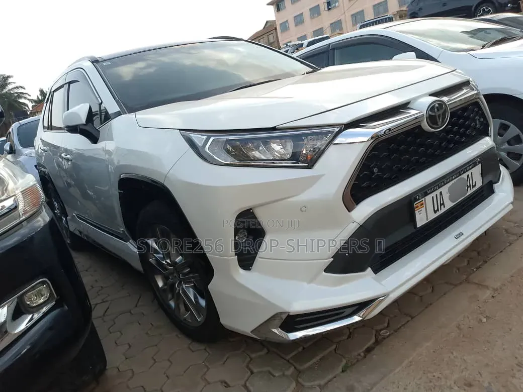 Toyota RAV4 XLE Premium FWD 2019 White