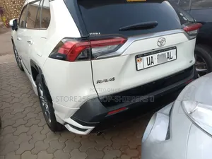 Toyota RAV4 XLE Premium FWD 2019 White