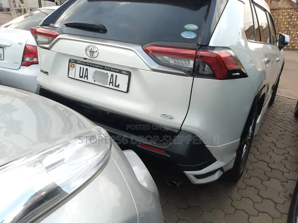 Toyota RAV4 XLE Premium FWD 2019 White