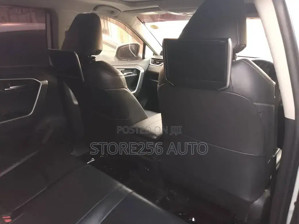 Toyota RAV4 XLE Premium FWD 2019 White