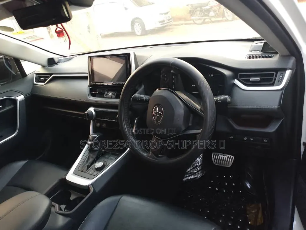 Toyota RAV4 XLE Premium FWD 2019 White