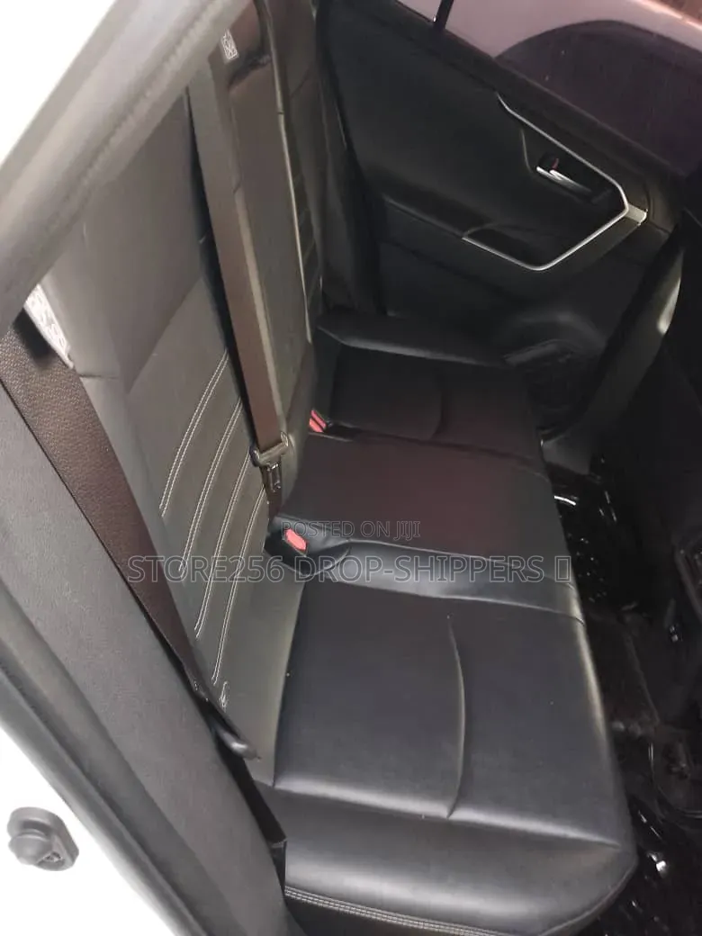 Toyota RAV4 XLE Premium FWD 2019 White